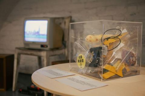 香港行動文獻庫2025年5月於倫敦「記憶對視（Ways of Remembering）」特展中展出的典藏文物
